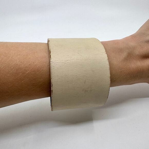 Vintage Ivory Leather Cuff Bracelet - Picture 7 of 9